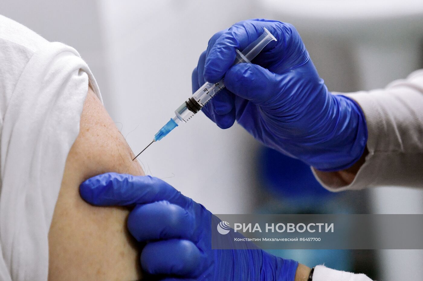 Вакцинация жителей Симферополя от коронавируса