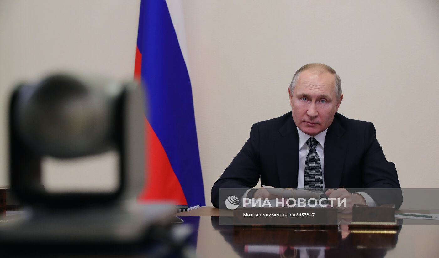 Президент РФ В. Путин принял участие в совещании судей судов общей юрисдикции и арбитражных судов