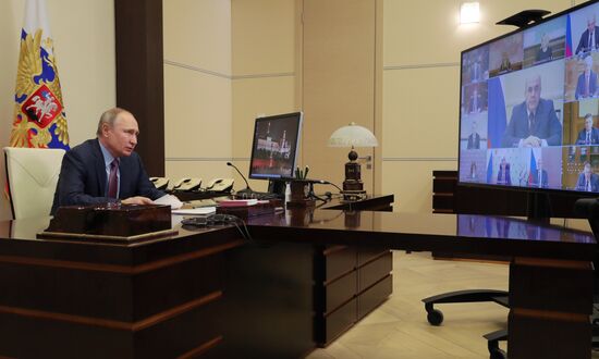 Президент РФ В. Путин провел совещание с членами правительства РФ