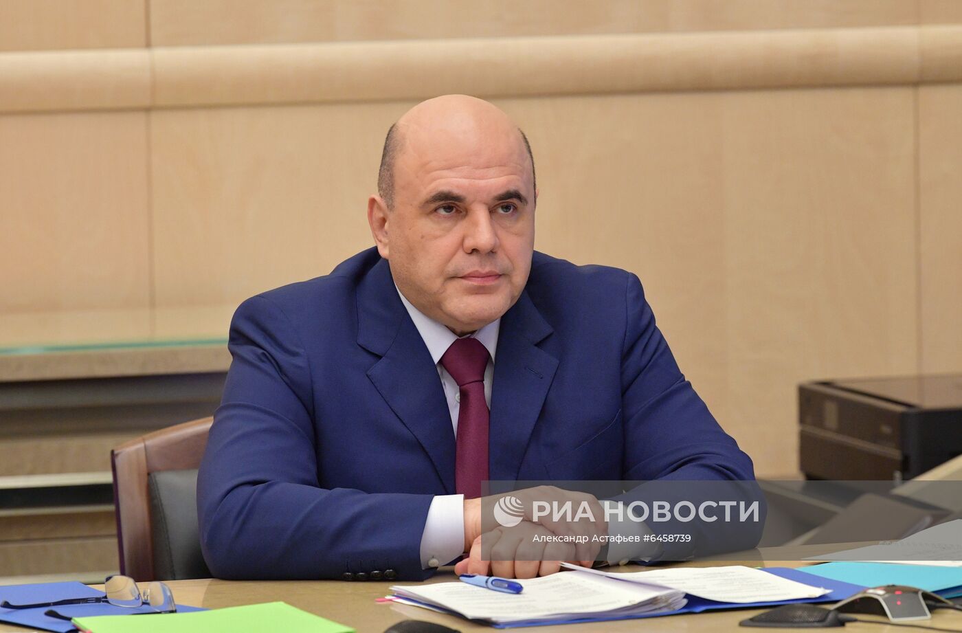 Президент РФ В. Путин провел совещание с членами правительства РФ