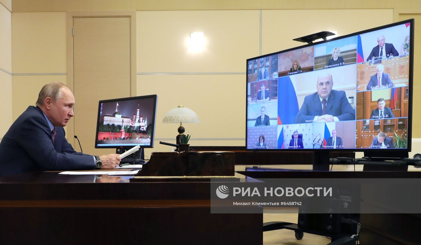 Президент РФ В. Путин провел совещание с членами правительства РФ