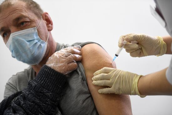 Пункт вакцинации от коронавируса в ТРЦ "Щелковский"