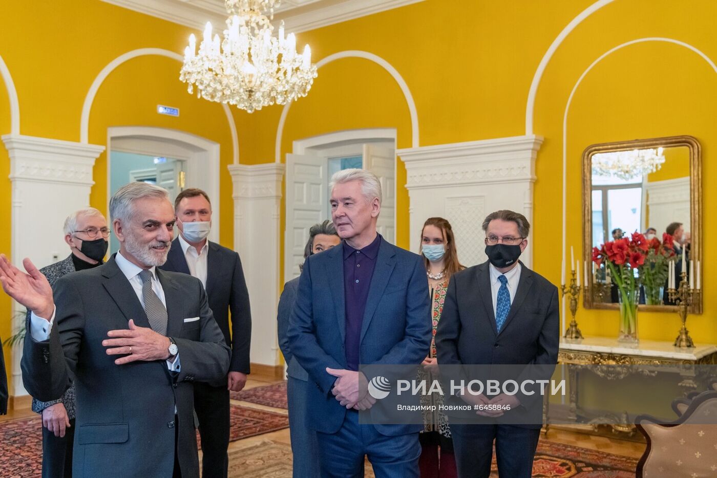 Мэр Москвы С. Собянин осмотрел итоги реставрации здания посольства Бразилии в Москве