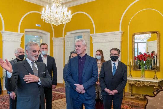 Мэр Москвы С. Собянин осмотрел итоги реставрации здания посольства Бразилии в Москве