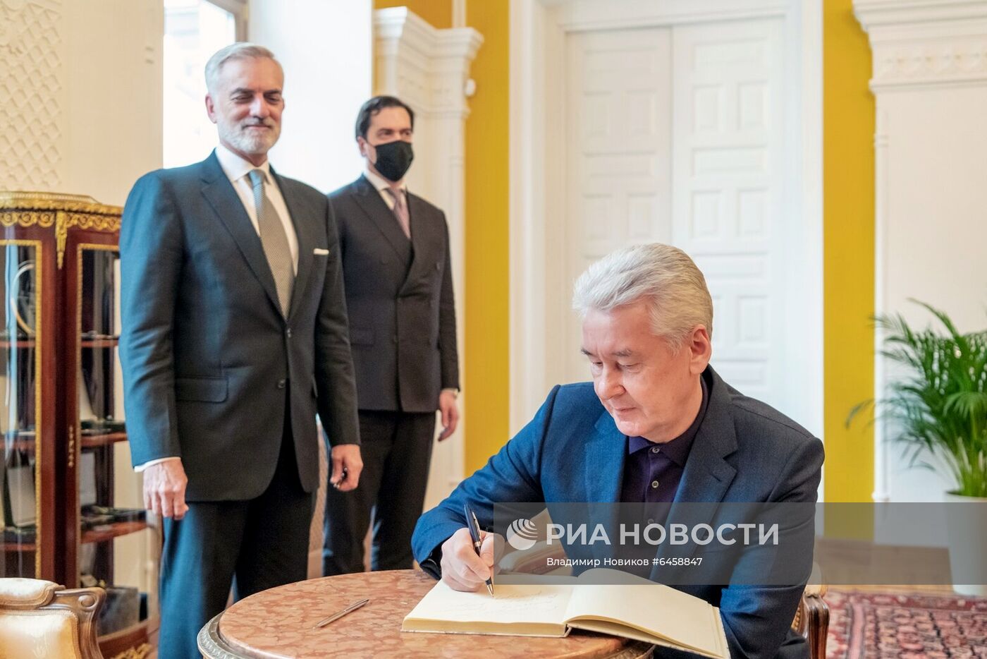 Мэр Москвы С. Собянин осмотрел итоги реставрации здания посольства Бразилии в Москве