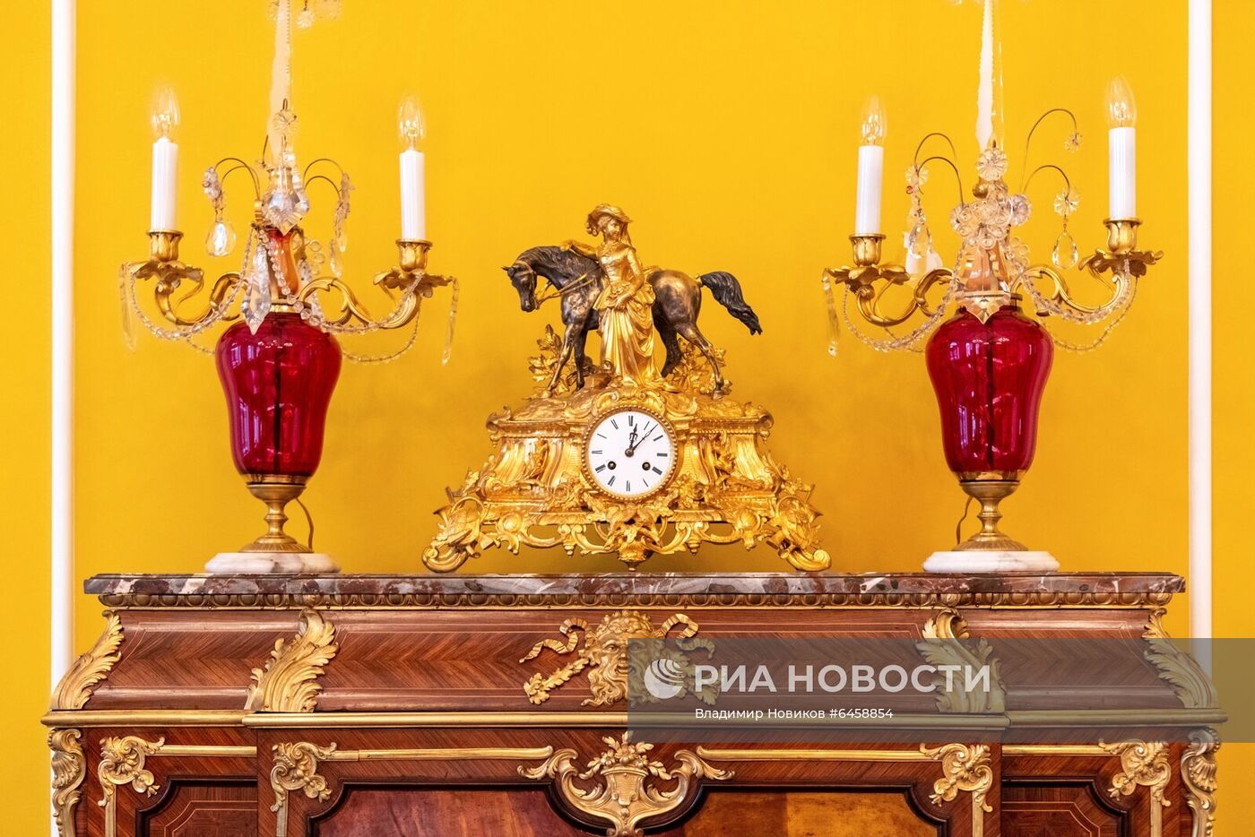 Мэр Москвы С. Собянин осмотрел итоги реставрации здания посольства Бразилии в Москве