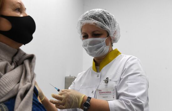 Пункт вакцинации от коронавируса в ТРЦ "Щелковский"