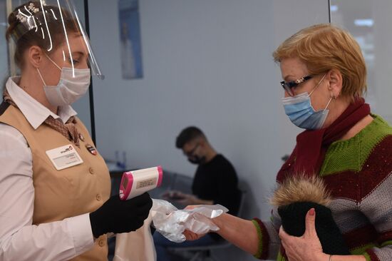 Пункт вакцинации от коронавируса в ТРЦ "Щелковский"