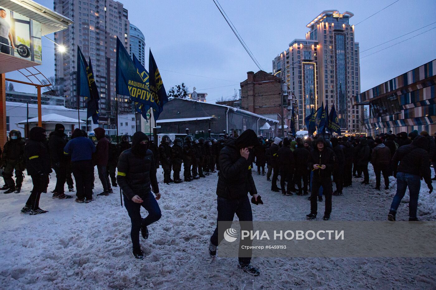 Столкновения националистов с представителями оппозиции в Киеве