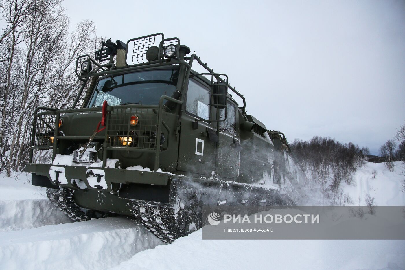 Учения Печенгской бригады Северного флота на арктических вездеходах "Алеут"