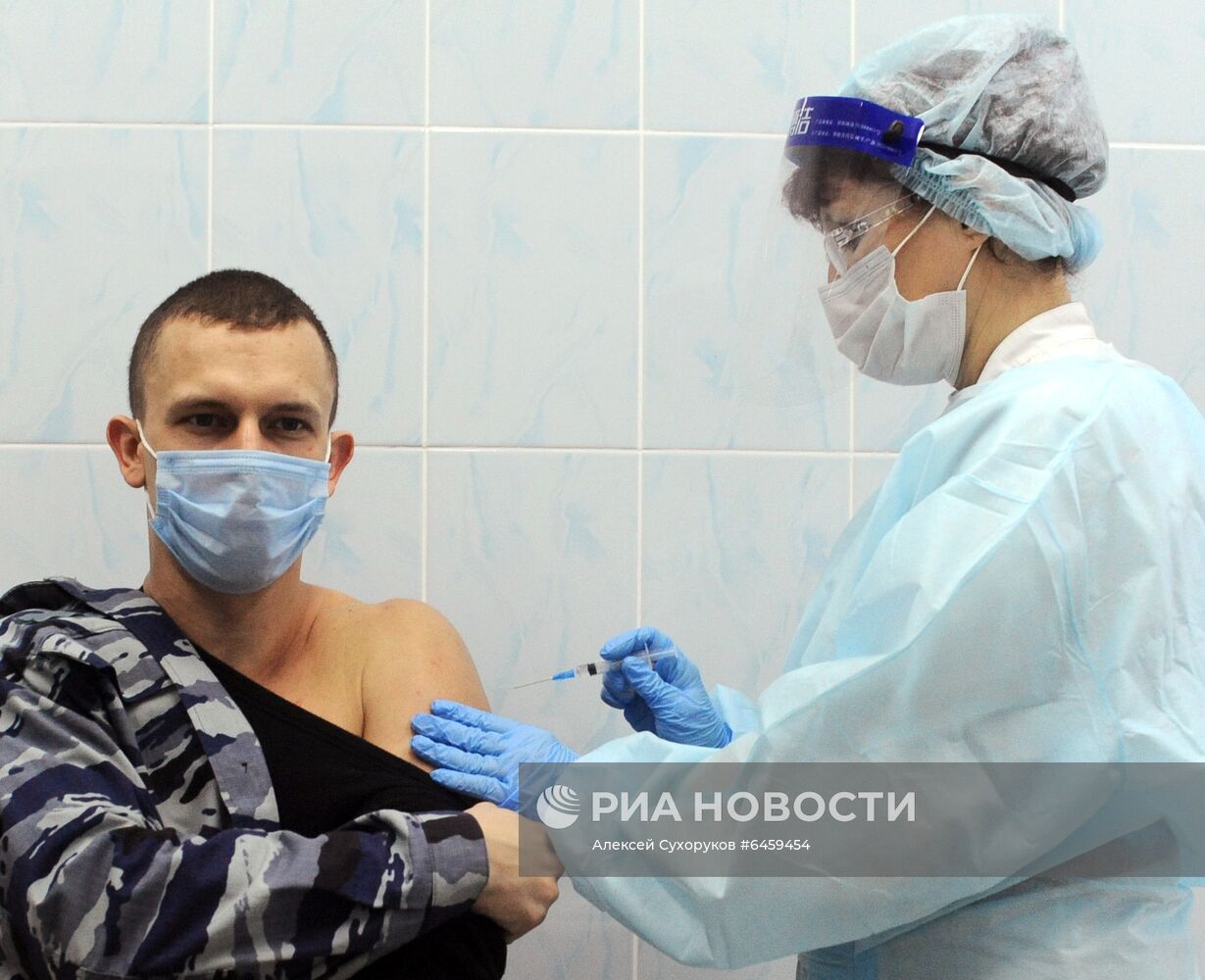 Вакцинация от коронавируса сотрудников ОМОН в Тамбове