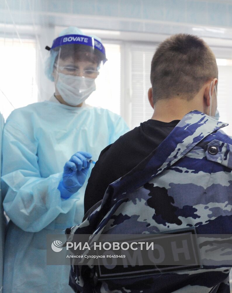Вакцинация от коронавируса сотрудников ОМОН в Тамбове