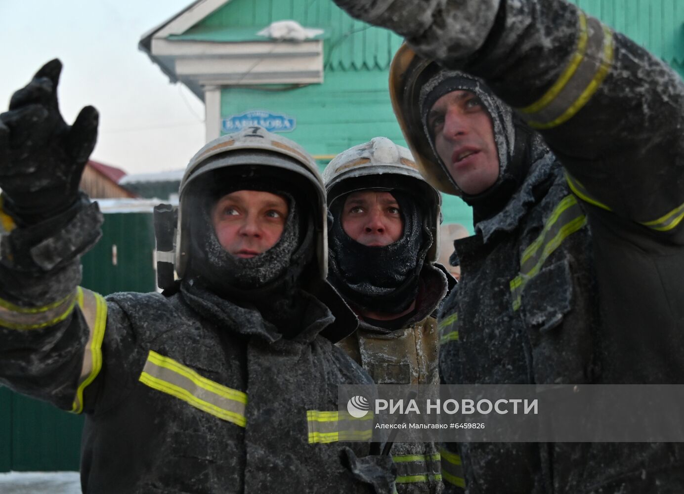 Пожар в здании сервисного обслуживания оборудования в Омске