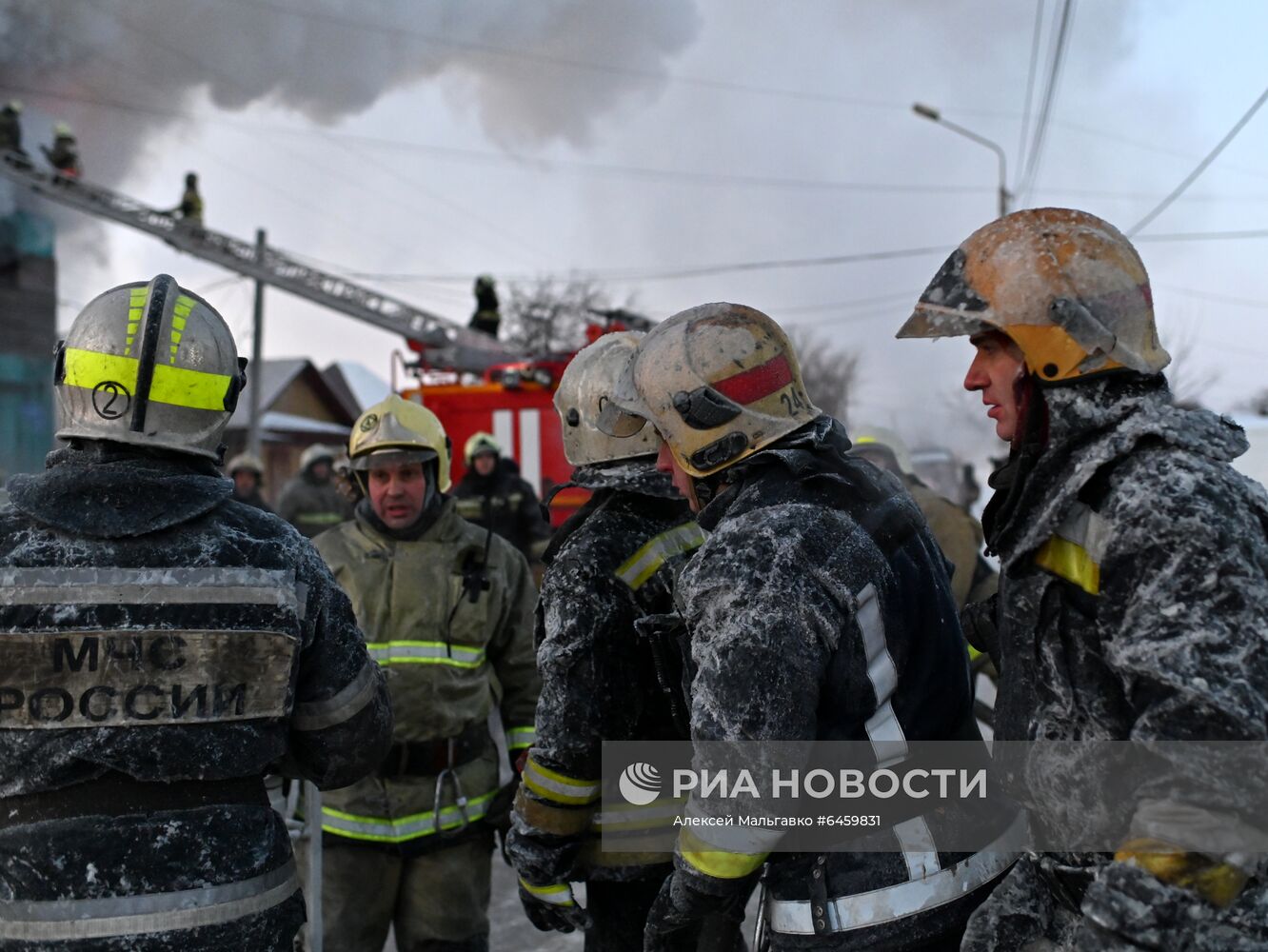 Пожар в здании сервисного обслуживания оборудования в Омске