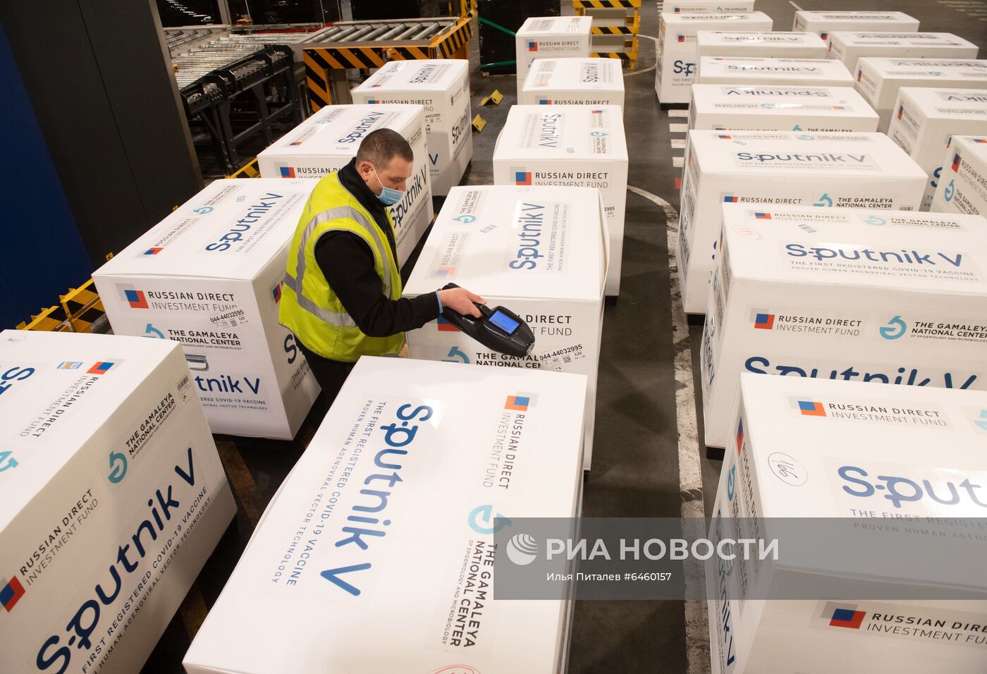 Доставка вакцины Sputnik V на склад в грузовой терминал "Москва Карго"