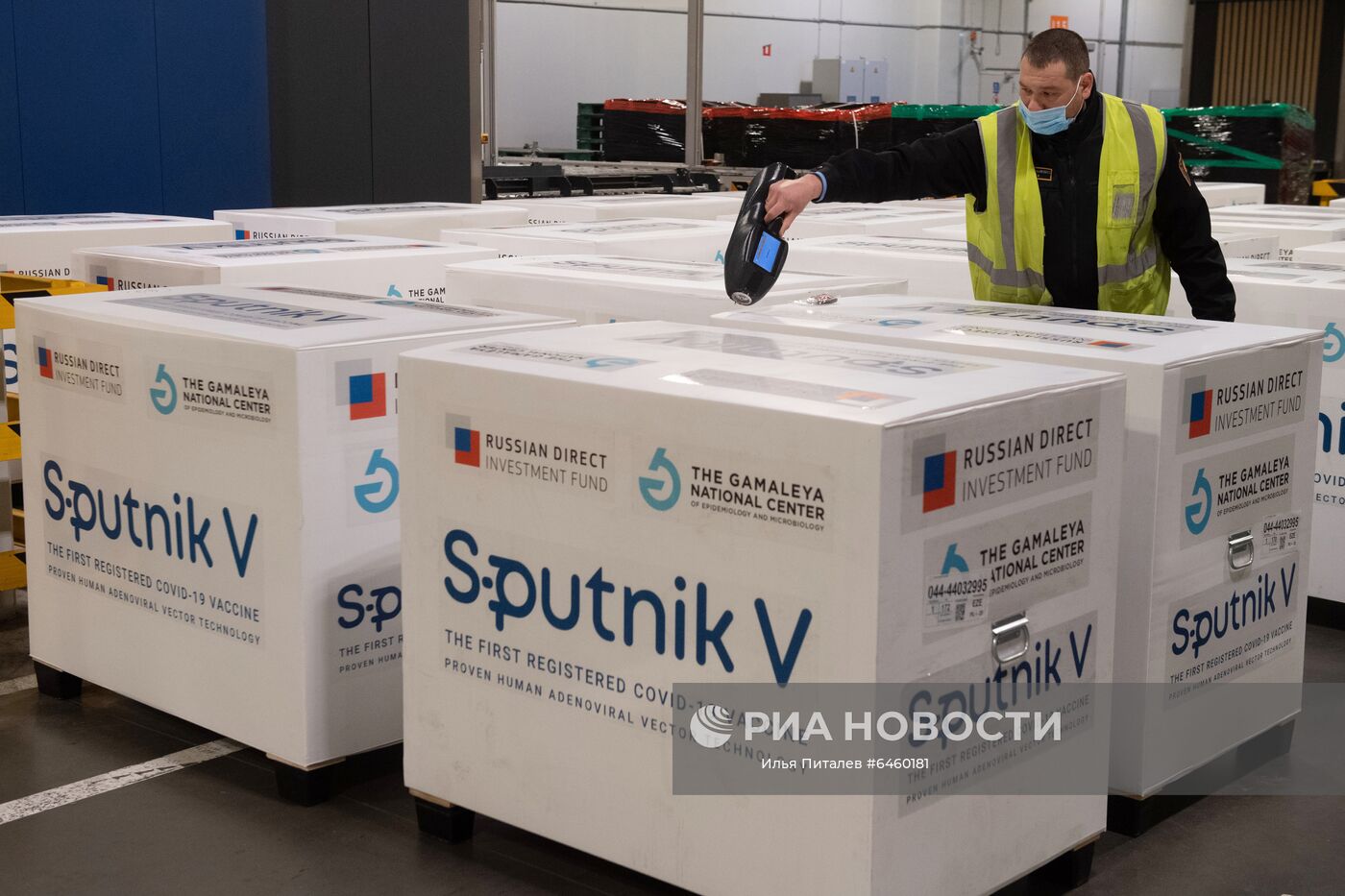 Доставка вакцины Sputnik V на склад в грузовой терминал "Москва Карго"