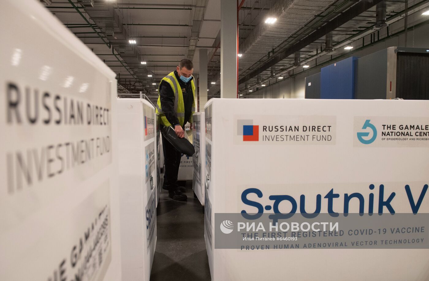 Доставка вакцины Sputnik V на склад в грузовой терминал "Москва Карго"
