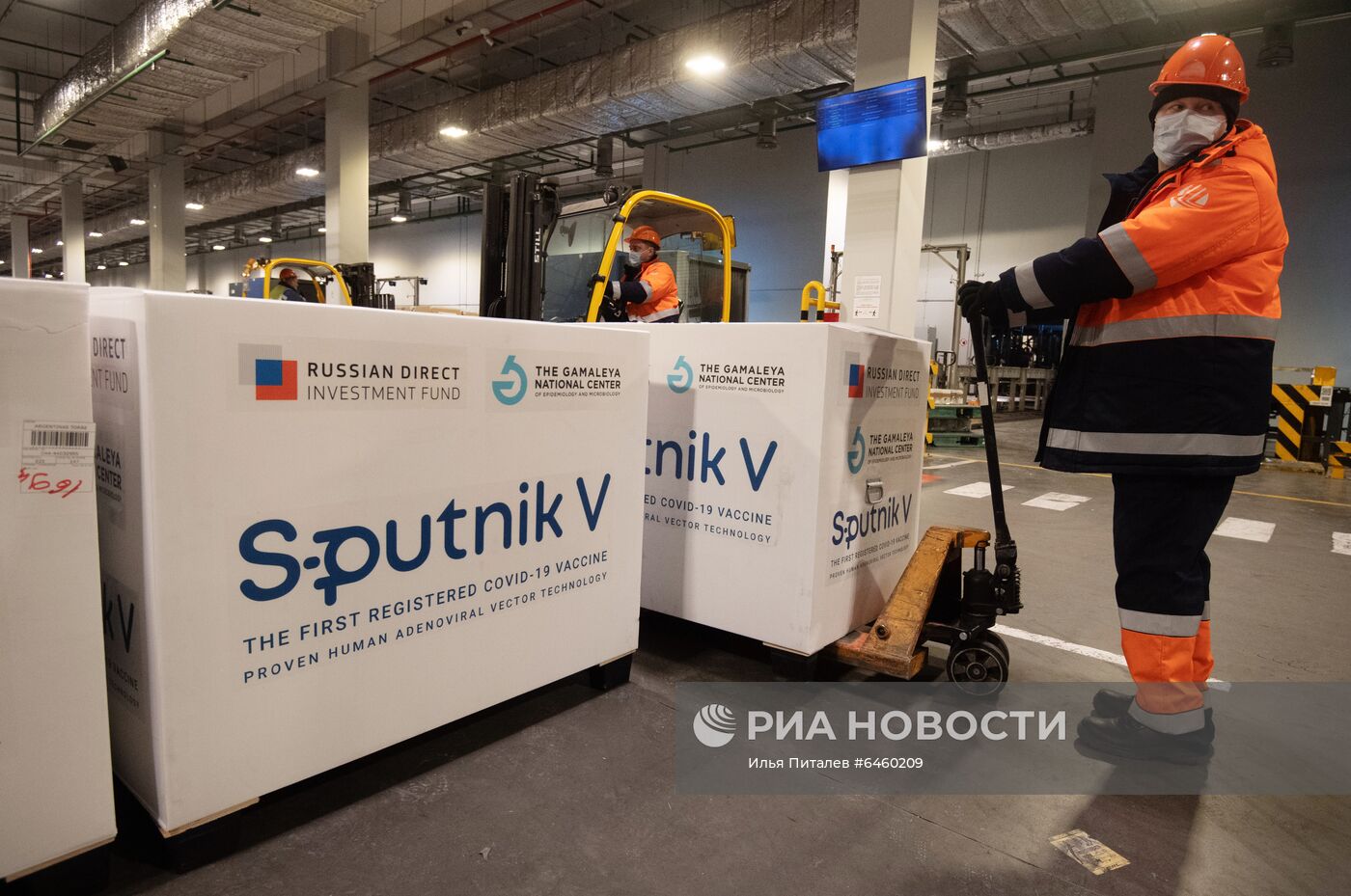 Доставка вакцины Sputnik V на склад в грузовой терминал "Москва Карго"
