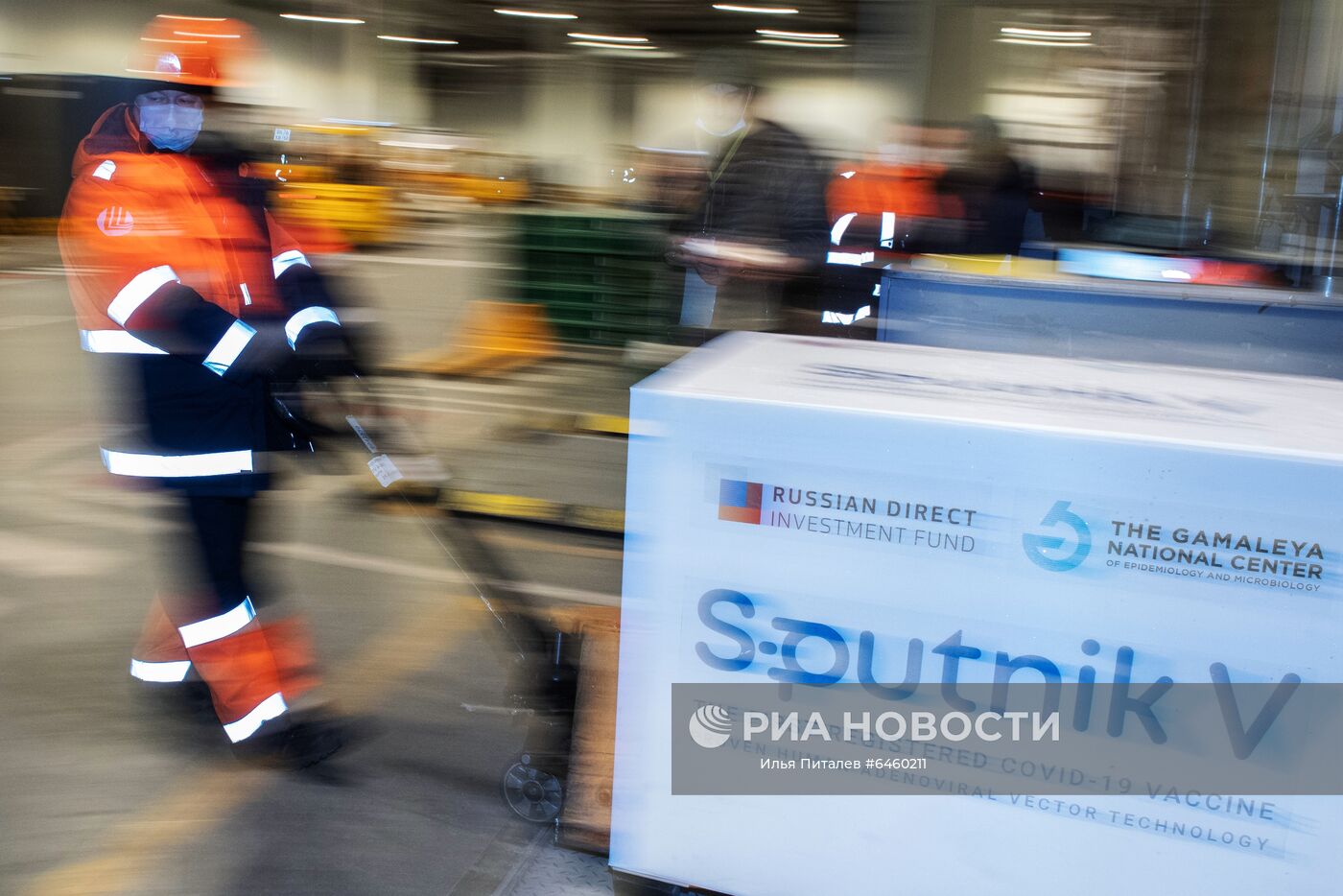 Доставка вакцины Sputnik V на склад в грузовой терминал "Москва Карго"
