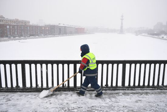 Снегопад в Москве 