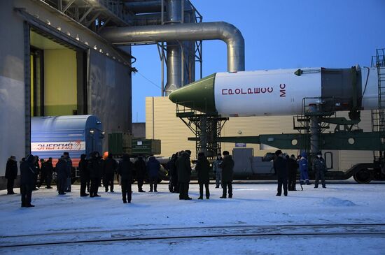 Вывоз РН "Союз-2.1а" с грузовым кораблем "Прогресс МС-16" на стартовый комплекс Байконура