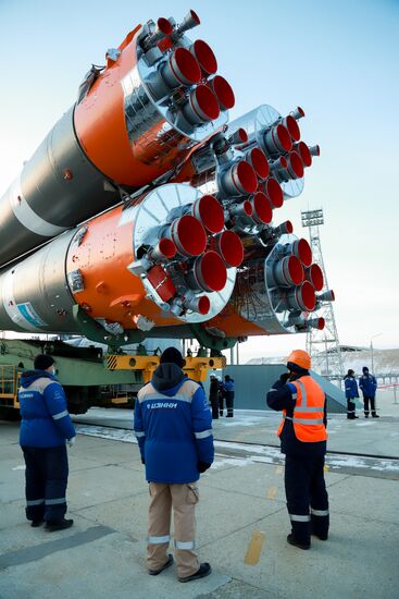 Вывоз РН "Союз-2.1а" с грузовым кораблем "Прогресс МС-16" на стартовый комплекс Байконура