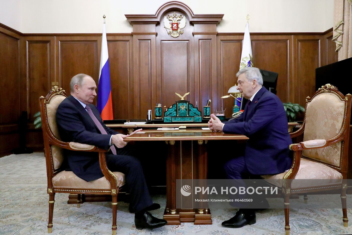 Президент РФ В. Путин встретился с президентом "НМИЦ эндокринологии" И. Дедовым