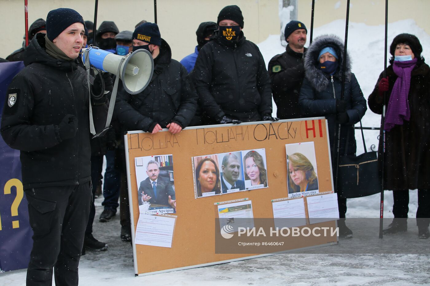 Акция националистов против возвращения проспекту Бандеры названия Московский проспект