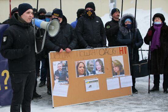 Акция националистов против возвращения проспекту Бандеры названия Московский проспект