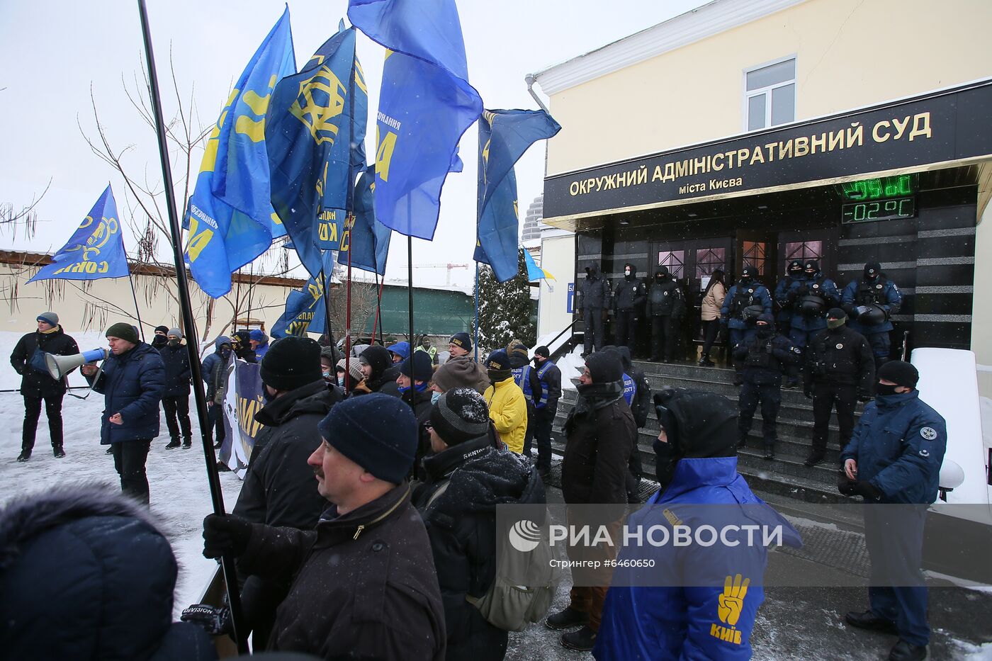 Акция националистов против возвращения проспекту Бандеры названия Московский проспект