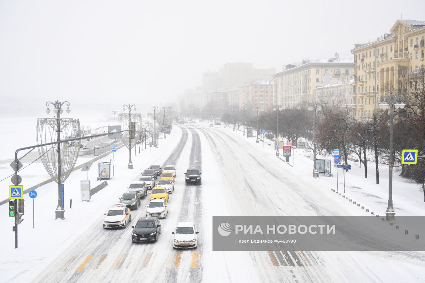 Снегопад в Москве 