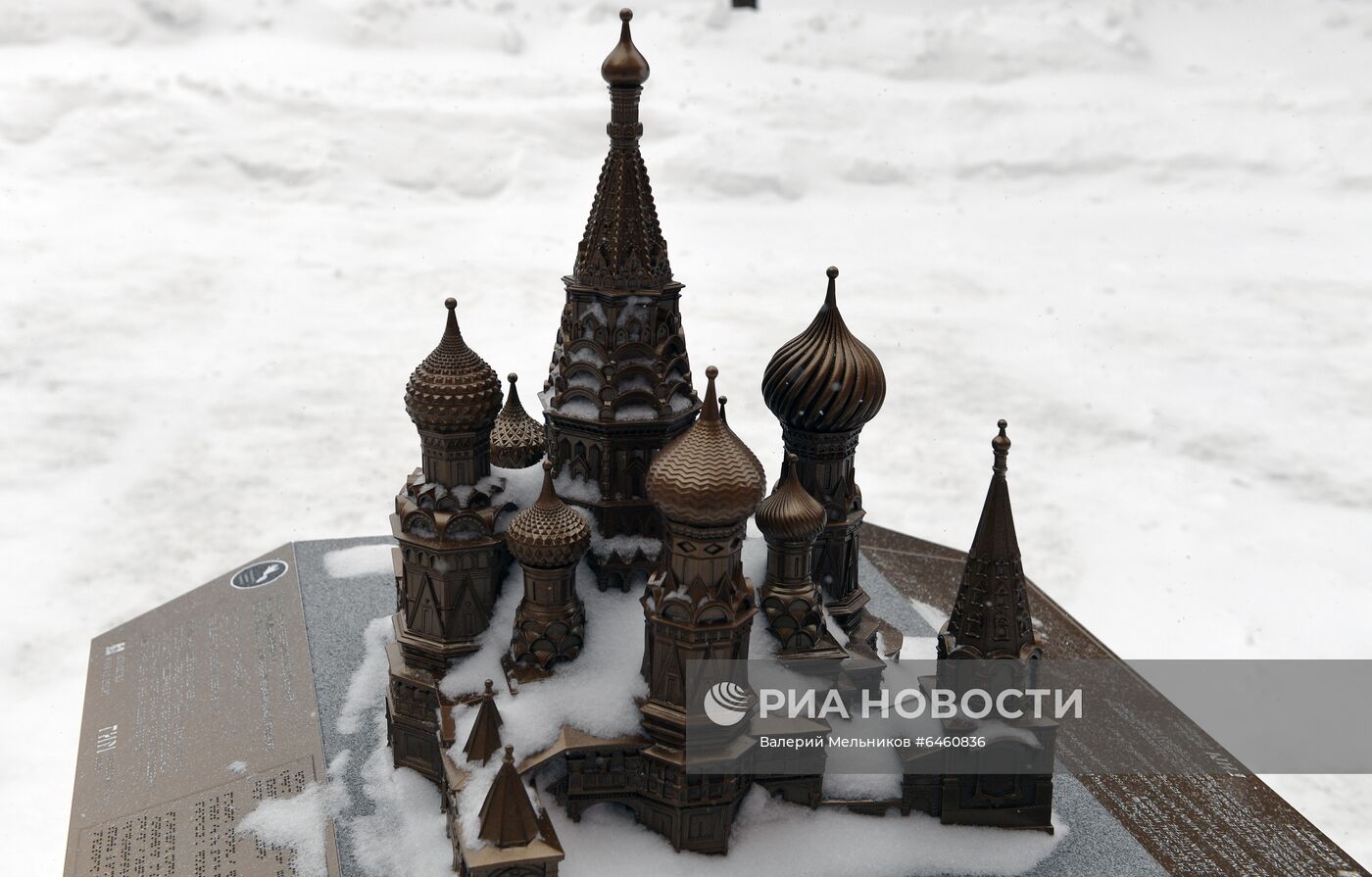 В храме Василия Блаженного появились тактильные макеты для незрячих и слабовидящих