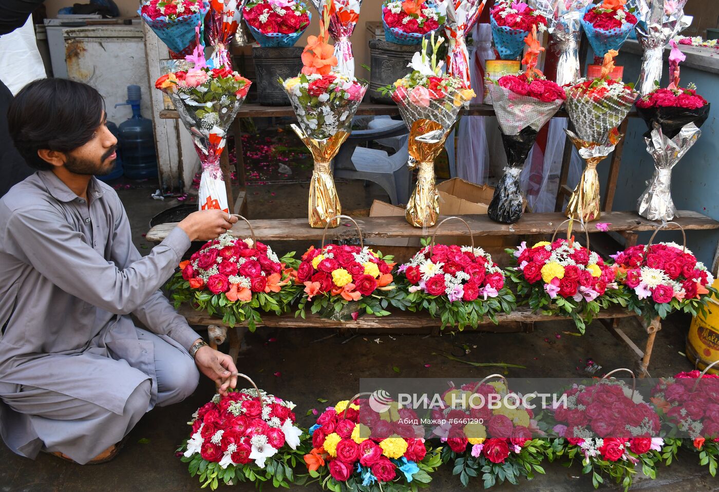 Подготовка к празднованию Дня всех влюбленных в Пакистане