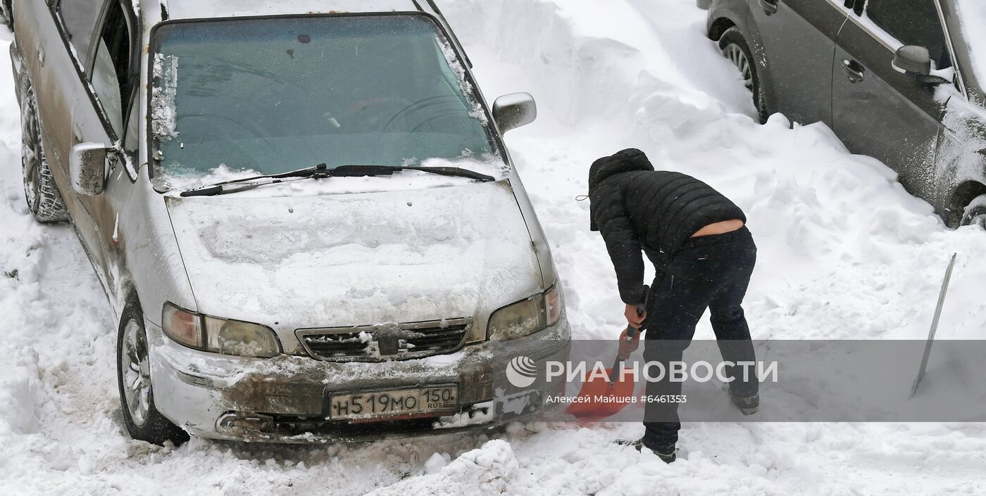 Снегопад в Москве 