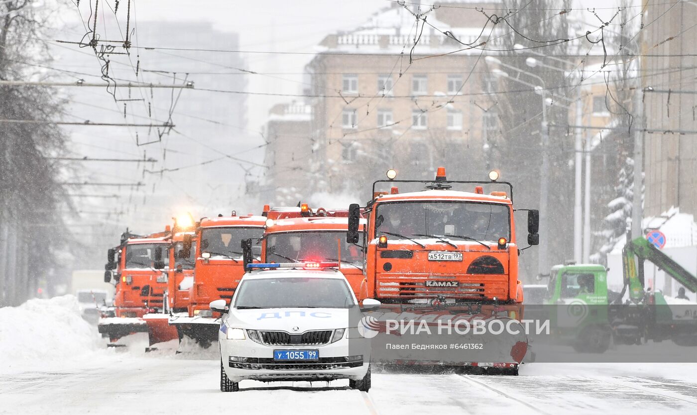 Снегопад в Москве 