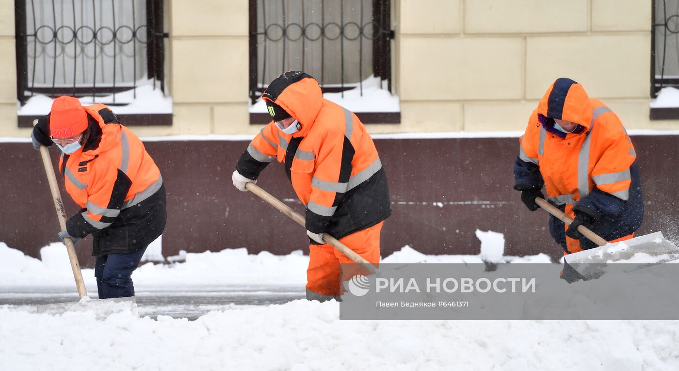 Снегопад в Москве 