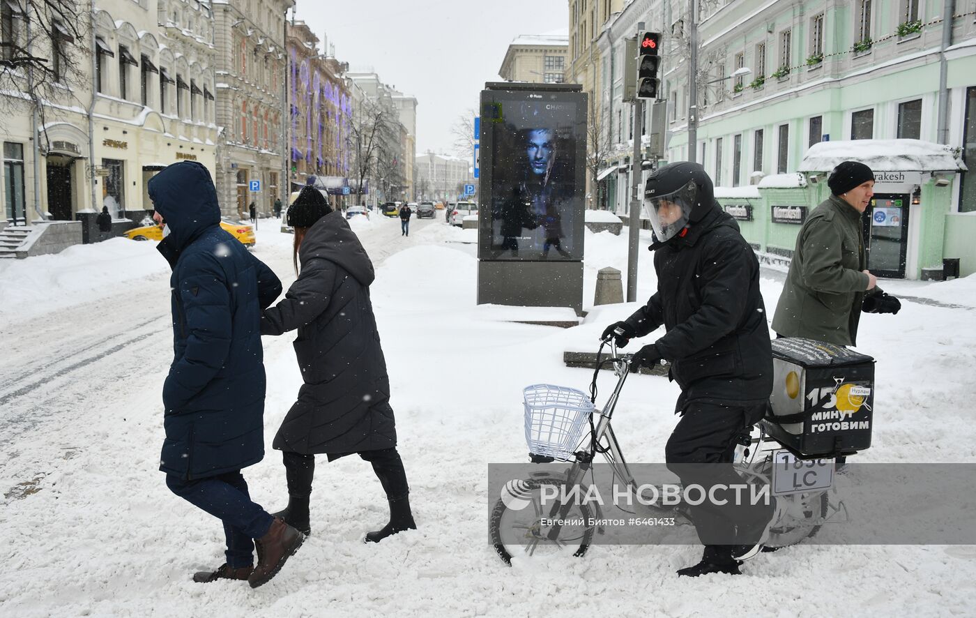 Снегопад в Москве 