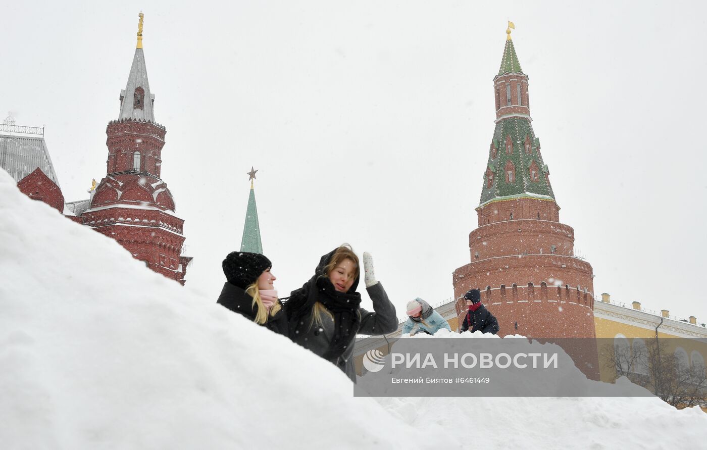 Снегопад в Москве 