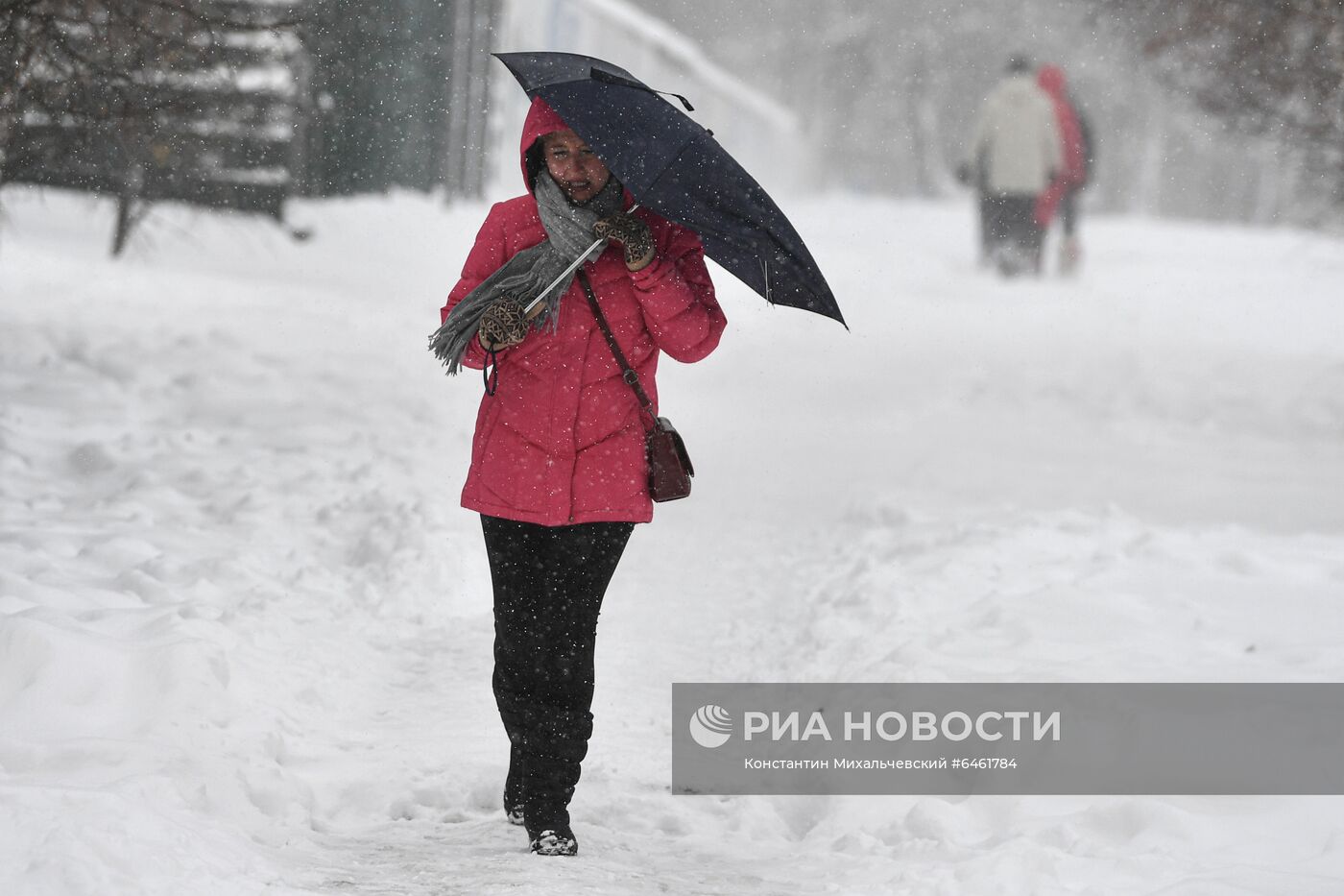 Сильный снегопад в Крыму