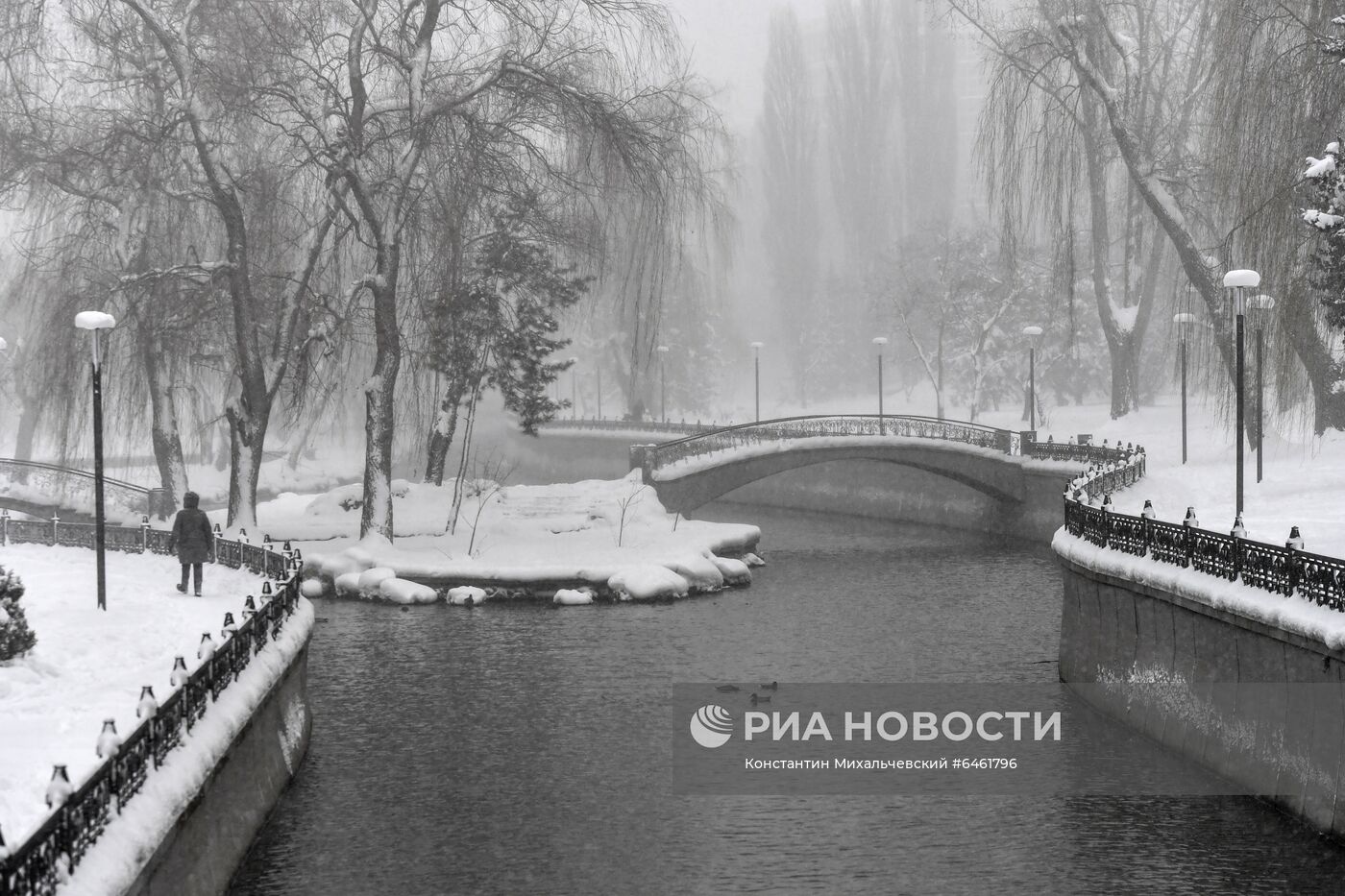 Сильный снегопад в Крыму