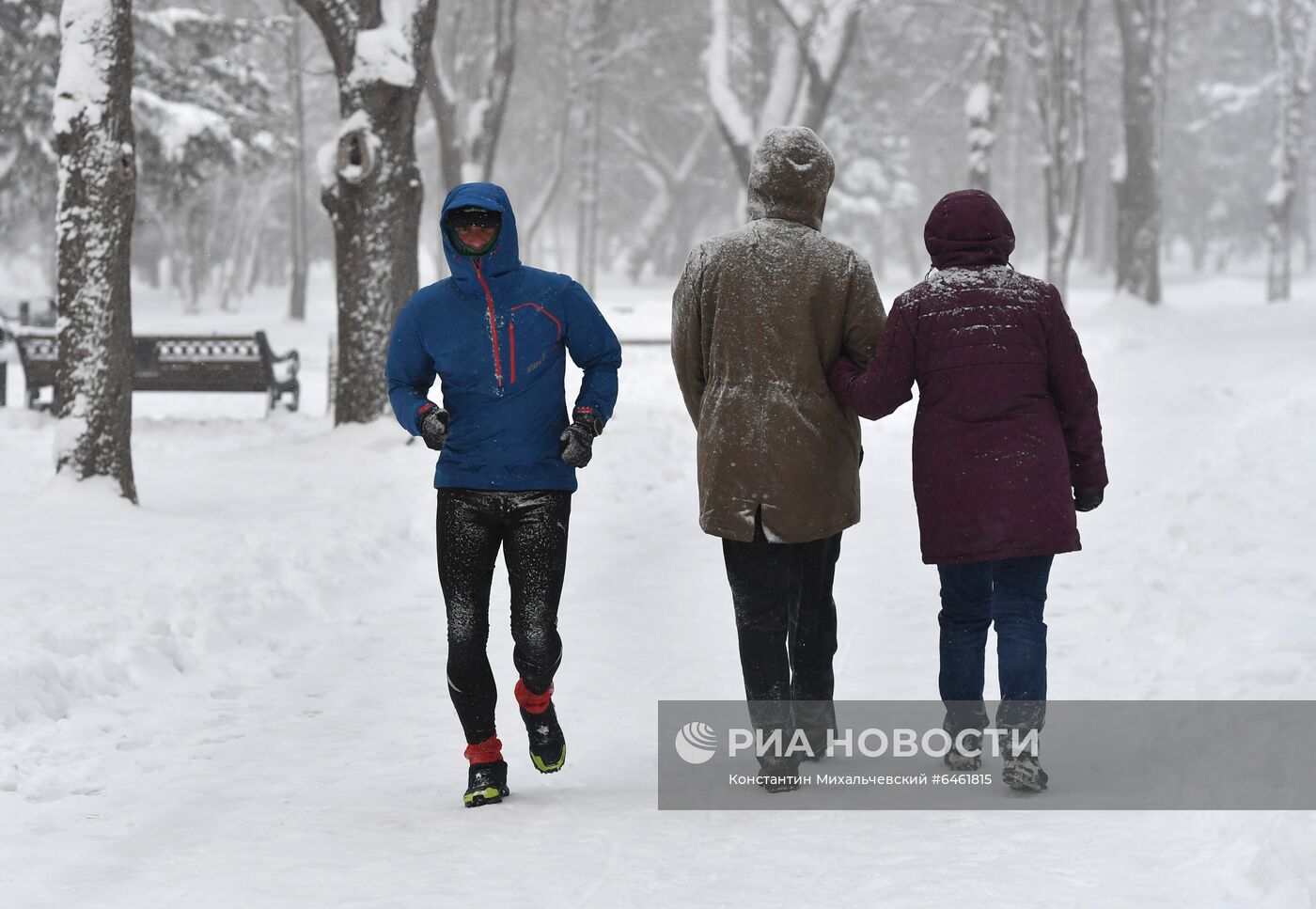 Сильный снегопад в Крыму