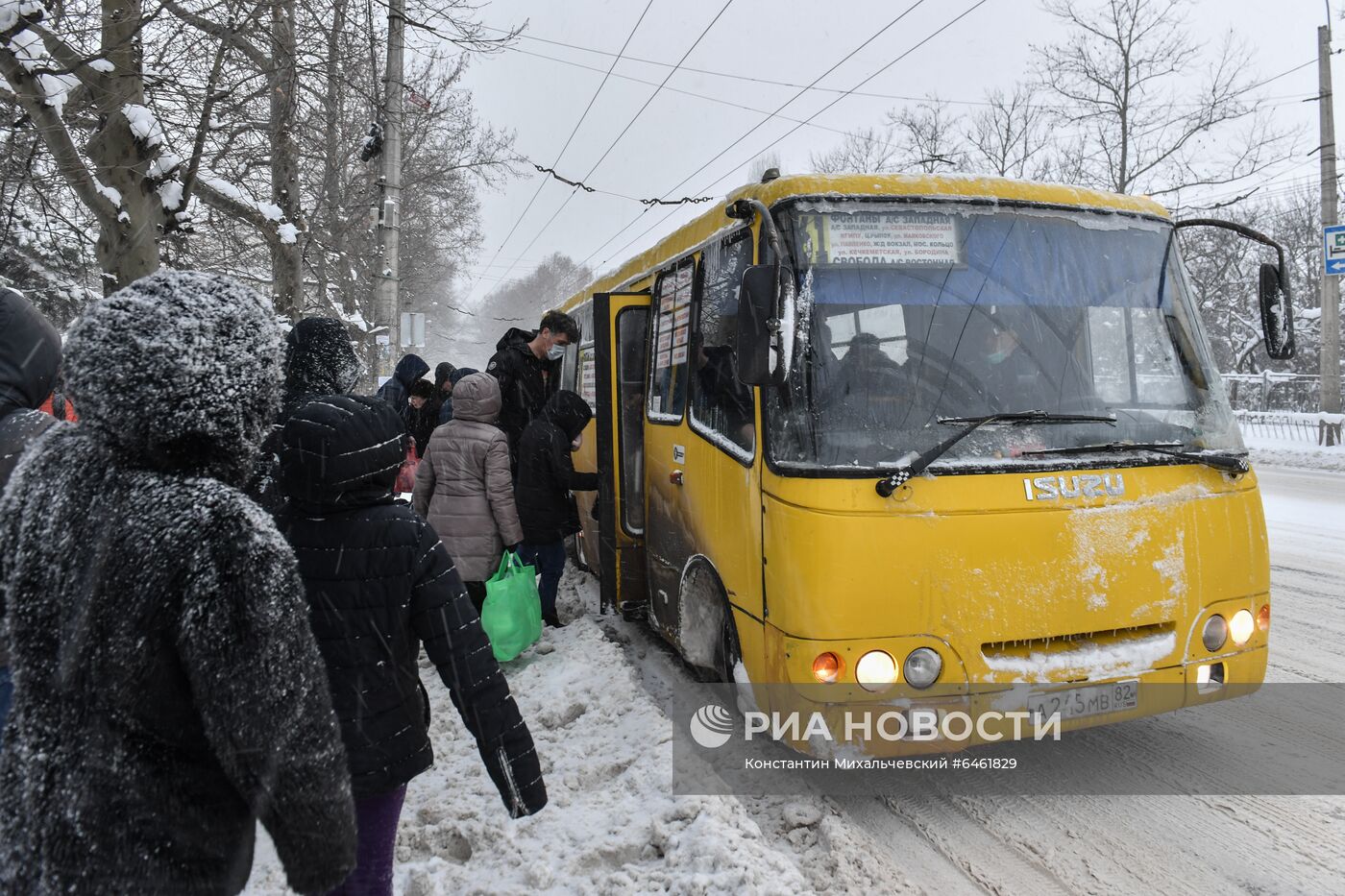 Сильный снегопад в Крыму