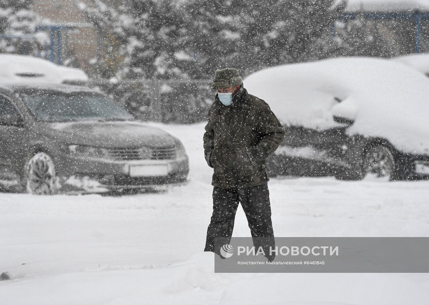 Сильный снегопад в Крыму