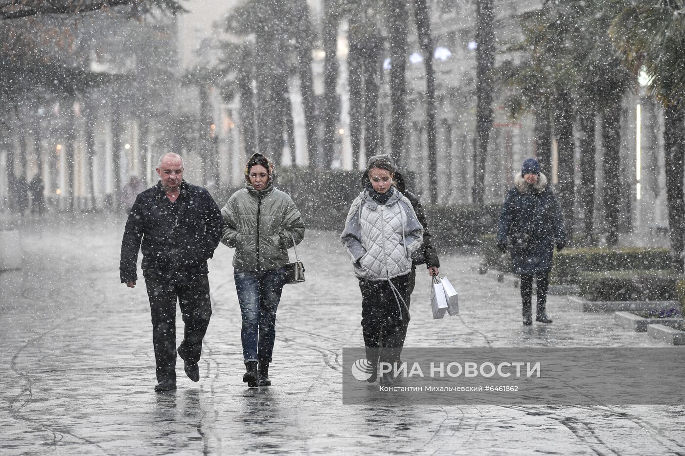 Сильный снегопад в Крыму