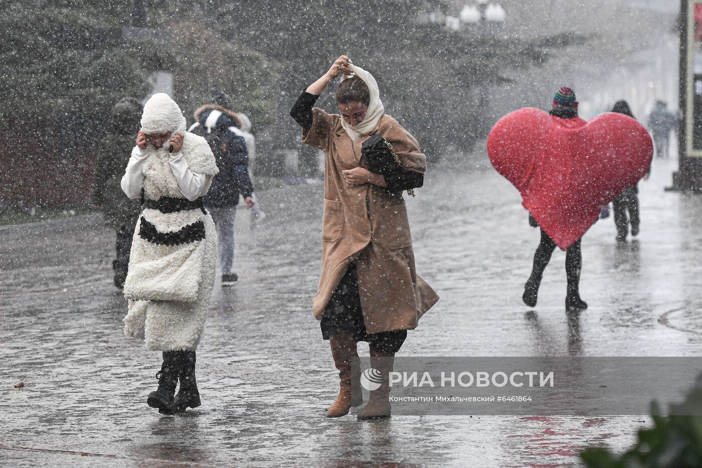 Сильный снегопад в Крыму