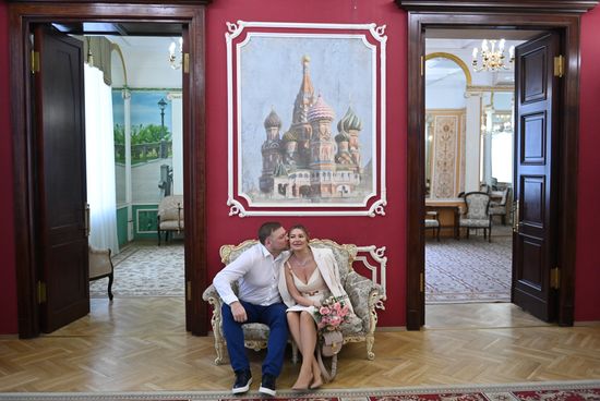 Празднование Дня всех влюбленных в Москве