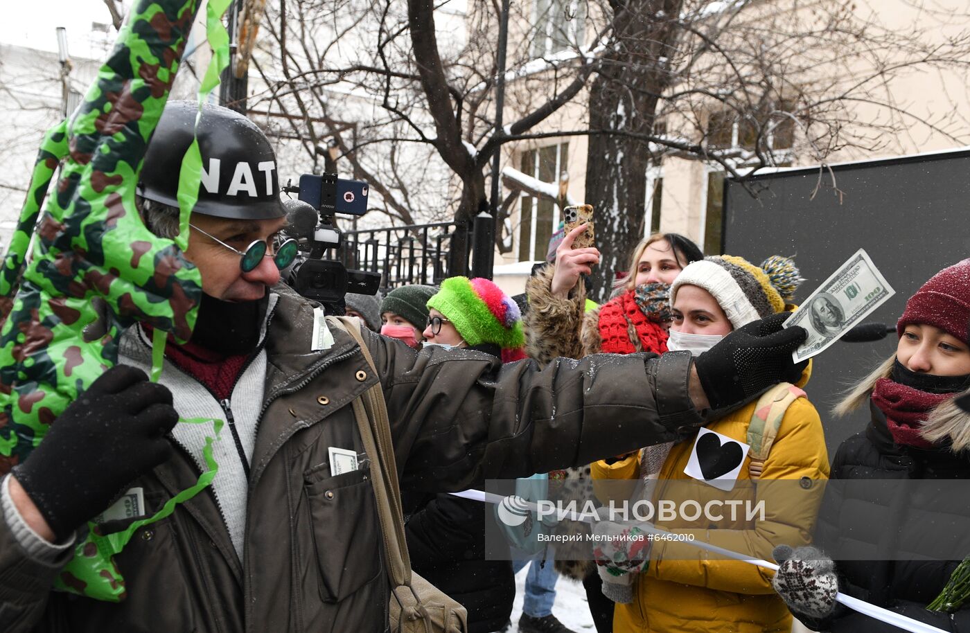 Акция "Цепь солидарности" в поддержку политзаключенных