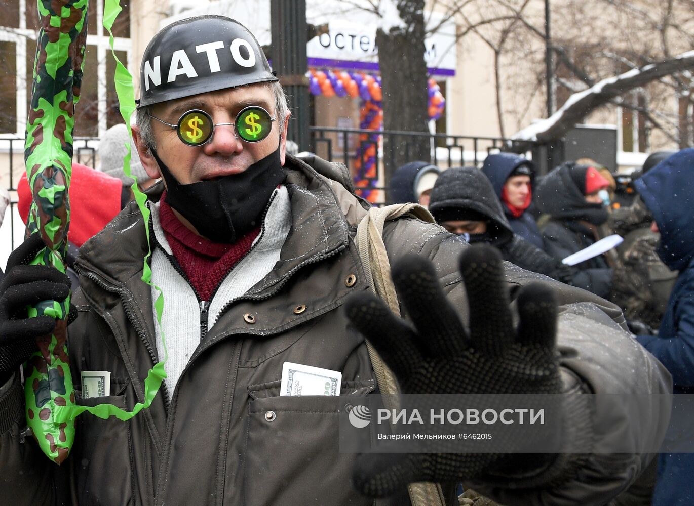 Акция "Цепь солидарности" в поддержку политзаключенных