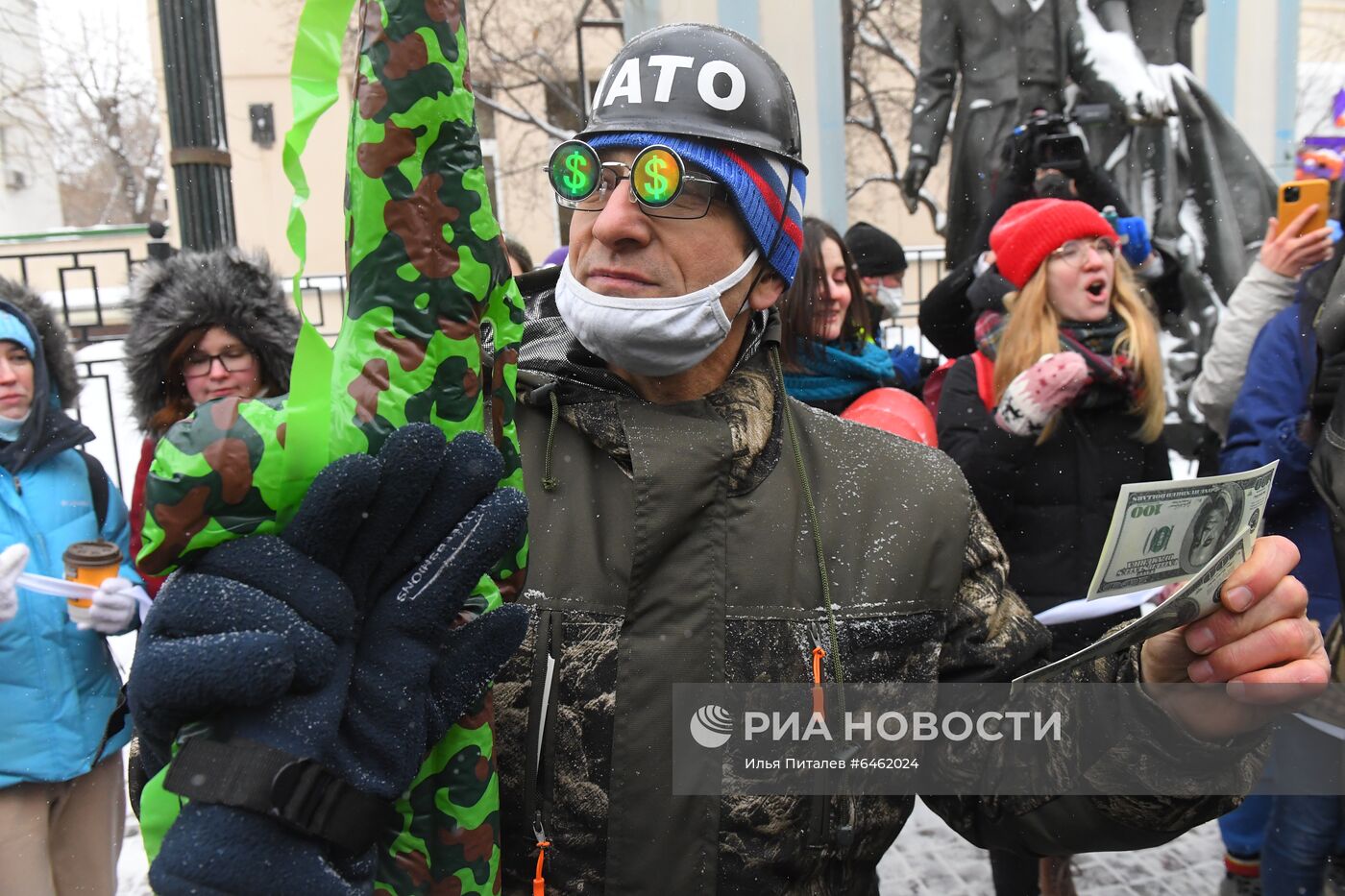 Акция "Цепь солидарности" в поддержку политзаключенных