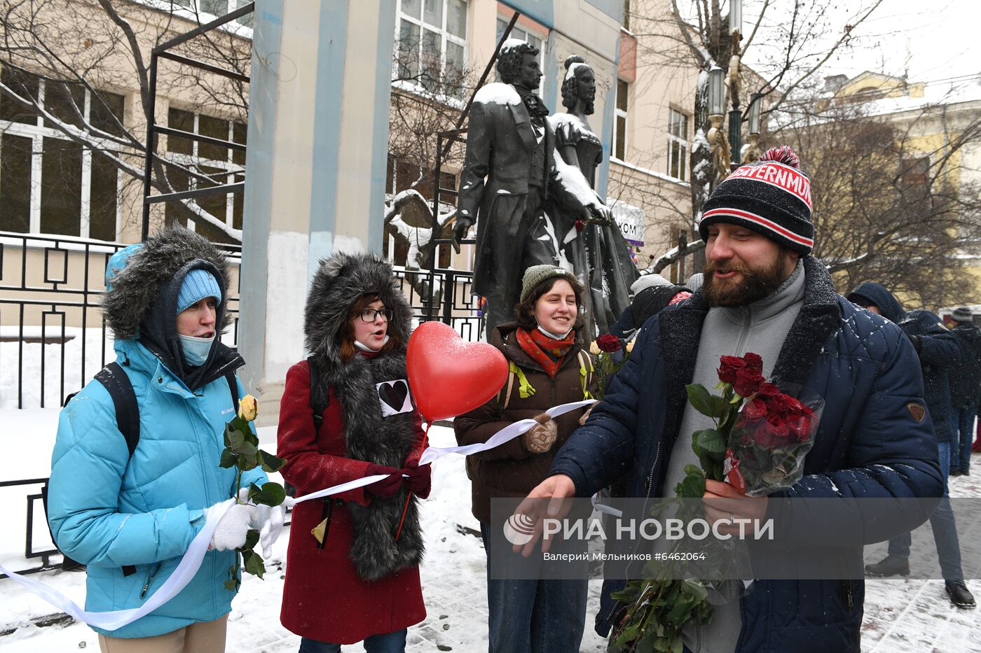 Акция "Цепь солидарности" в поддержку политзаключенных